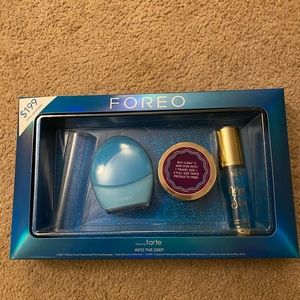 SOLD ** Foreo luna 3 feat. Tarte Skin care